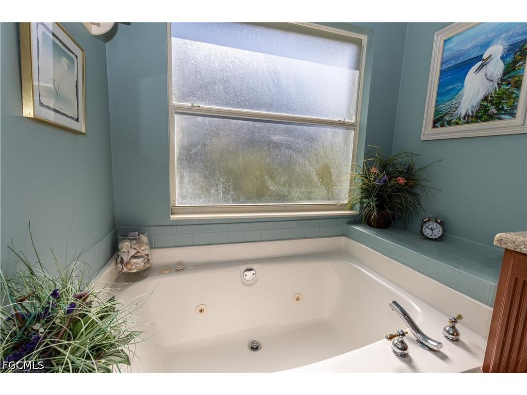 9411 Old Hickory Circle Fort Myers FL 33912 2026017923 image10