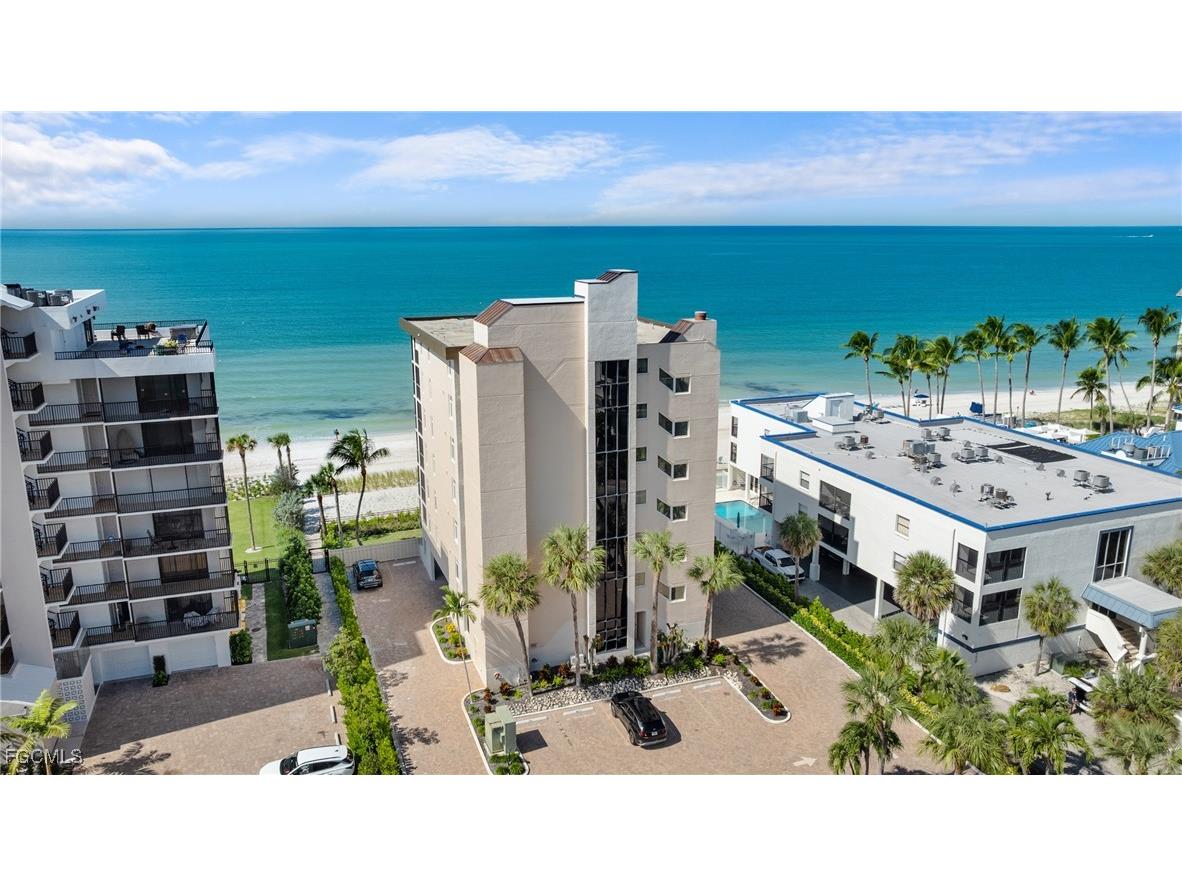 9415 Gulf Shore Drive #501 Naples FL 34108 2025021074 image48