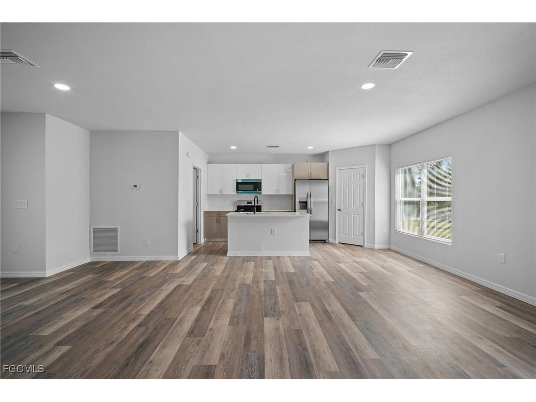 942 Sunrise Boulevard Lehigh Acres FL 33974 2025019943 image11