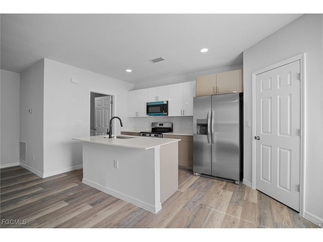 942 Sunrise Boulevard Lehigh Acres FL 33974 2025019943 image12