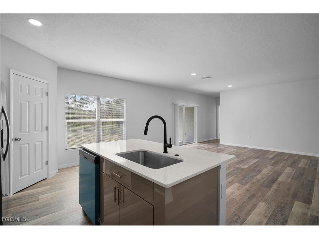 942 Sunrise Boulevard Lehigh Acres FL 33974 2025019943 image13