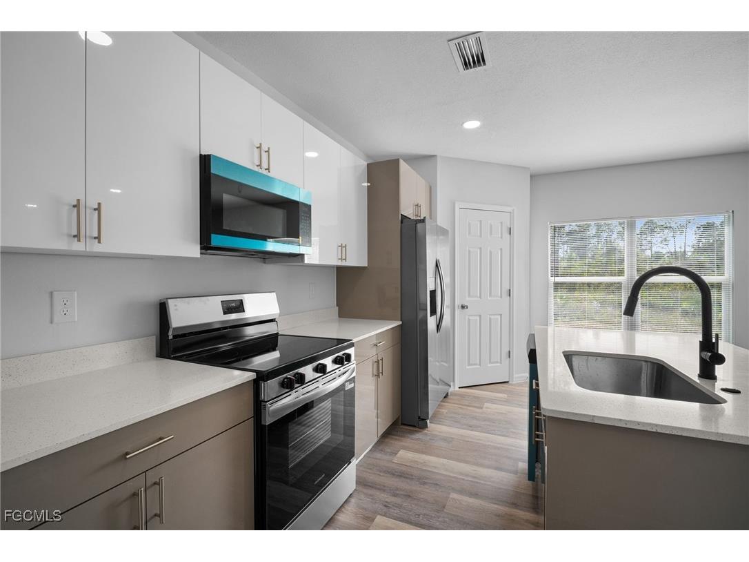 942 Sunrise Boulevard Lehigh Acres FL 33974 2025019943 image14