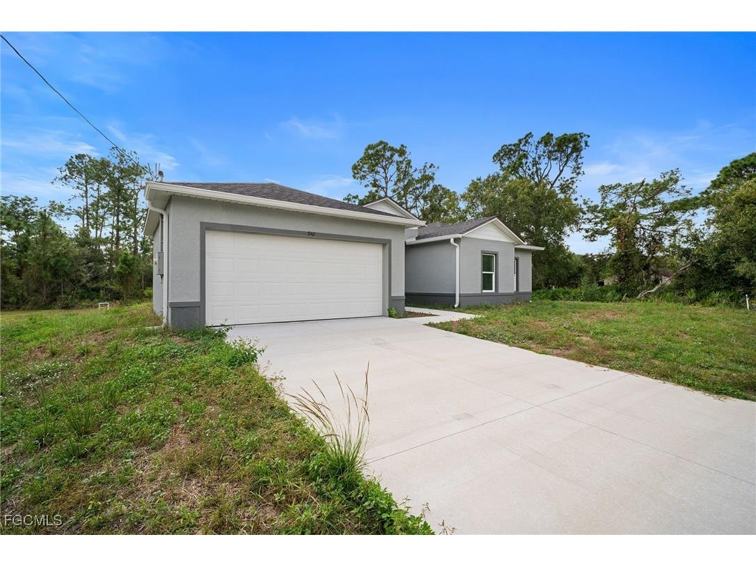 942 Sunrise Boulevard Lehigh Acres FL 33974 2025019943 image2