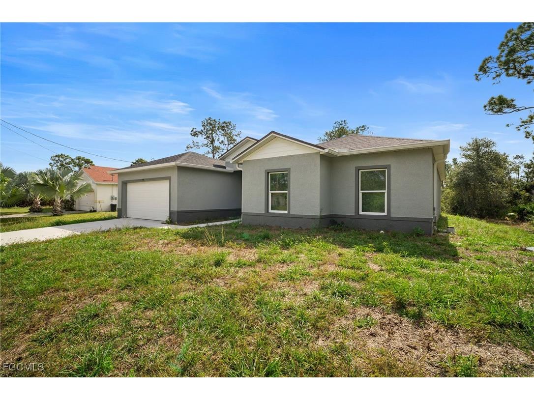 942 Sunrise Boulevard Lehigh Acres FL 33974 2025019943 image3