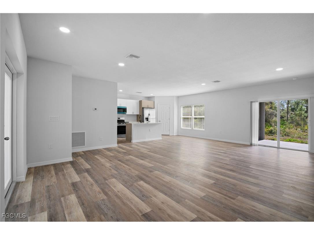 942 Sunrise Boulevard Lehigh Acres FL 33974 2025019943 image5