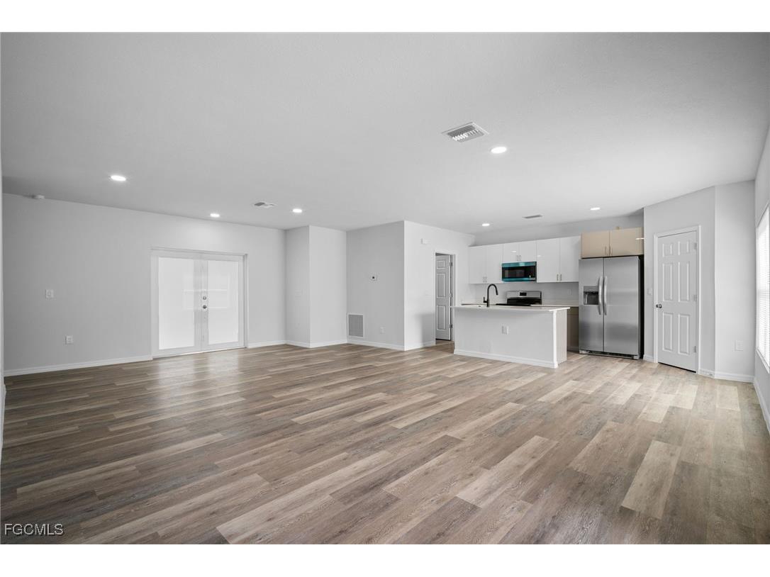 942 Sunrise Boulevard Lehigh Acres FL 33974 2025019943 image6