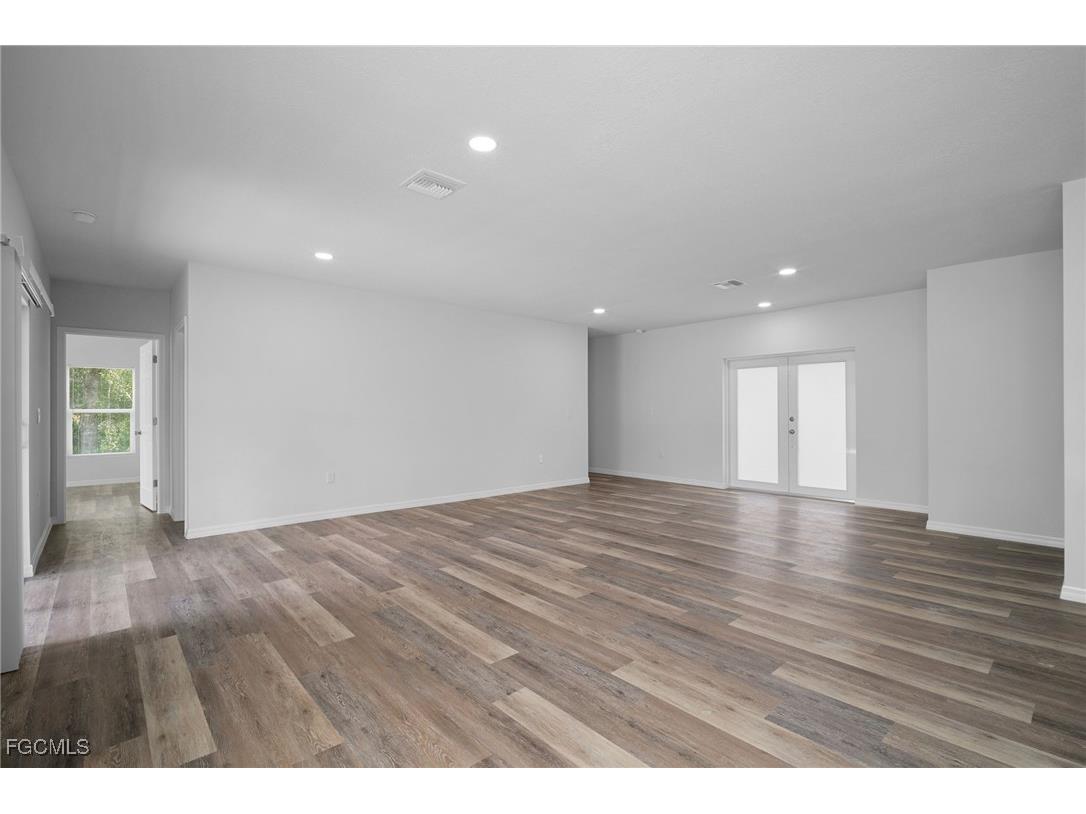 942 Sunrise Boulevard Lehigh Acres FL 33974 2025019943 image7