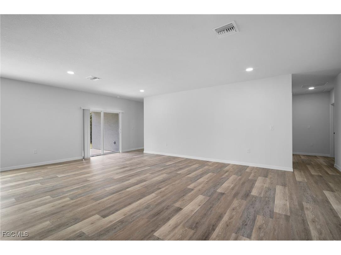 942 Sunrise Boulevard Lehigh Acres FL 33974 2025019943 image8