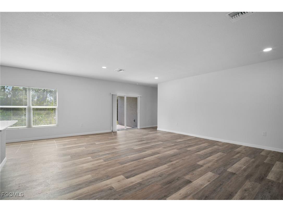 942 Sunrise Boulevard Lehigh Acres FL 33974 2025019943 image9