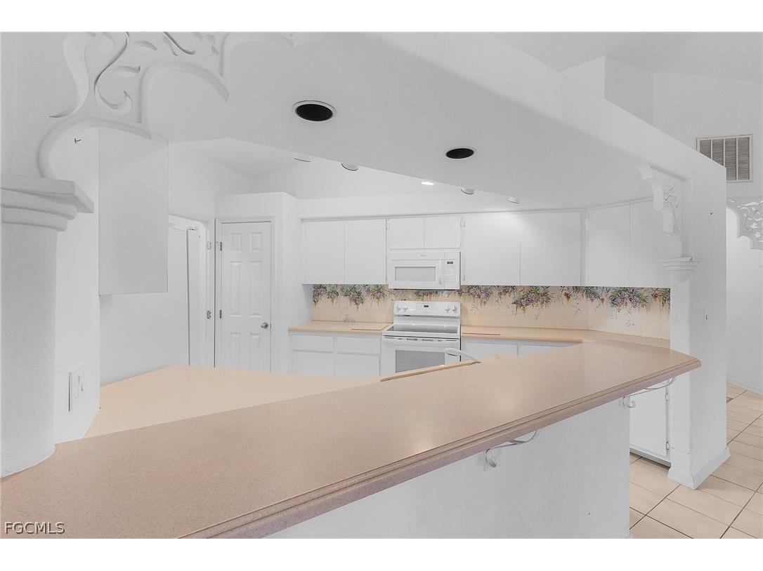 9439 Palm Island Circle North Fort Myers FL 33903 2026010513 image8