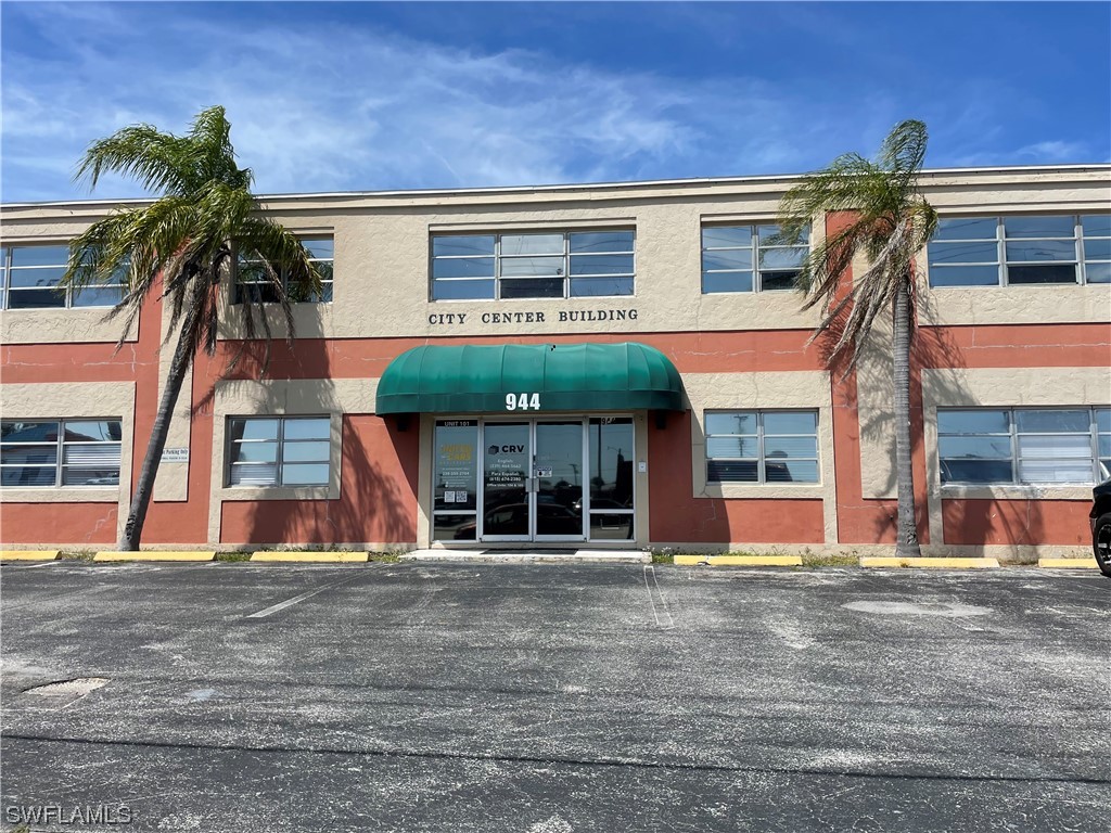 944 Country Club Boulevard Cape Coral FL 33990 224023769 image1