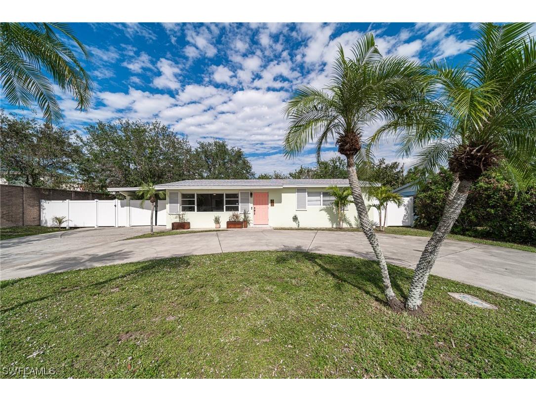 945 22nd Avenue N Naples FL 34103 223036035 image1