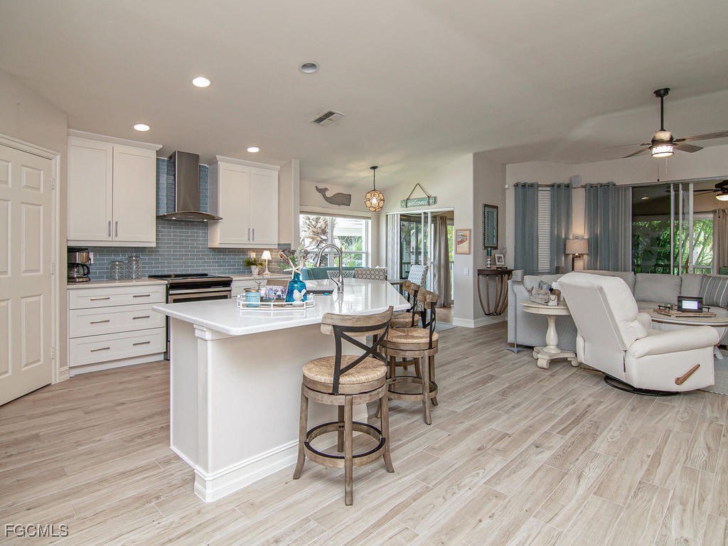 945 Carrick Bend Circle #201 Naples FL 34110 2025003582 image2