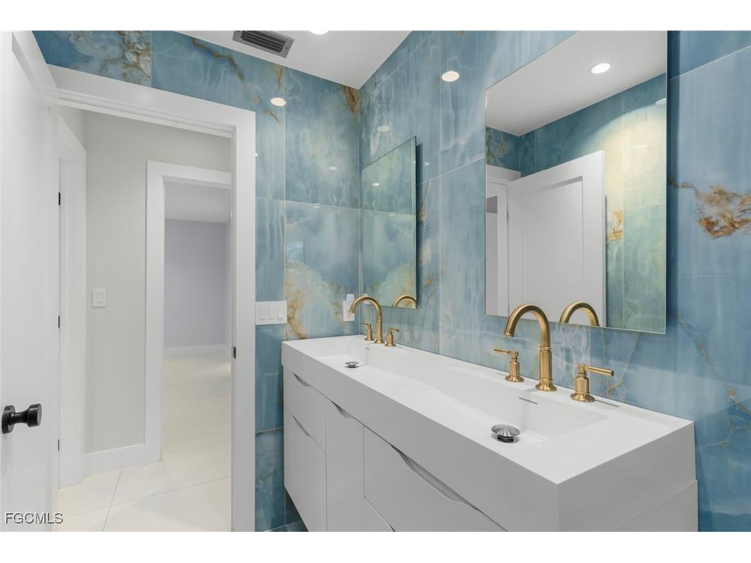 9455 Coventry Court Sanibel FL 33957 2025024054 image28