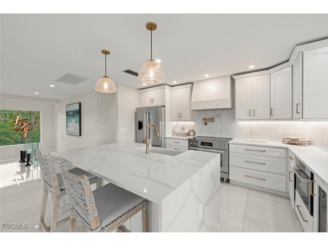 9455 Coventry Court Sanibel FL 33957 2025024054 image4