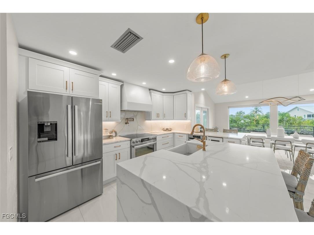 9455 Coventry Court Sanibel FL 33957 2025024054 image5