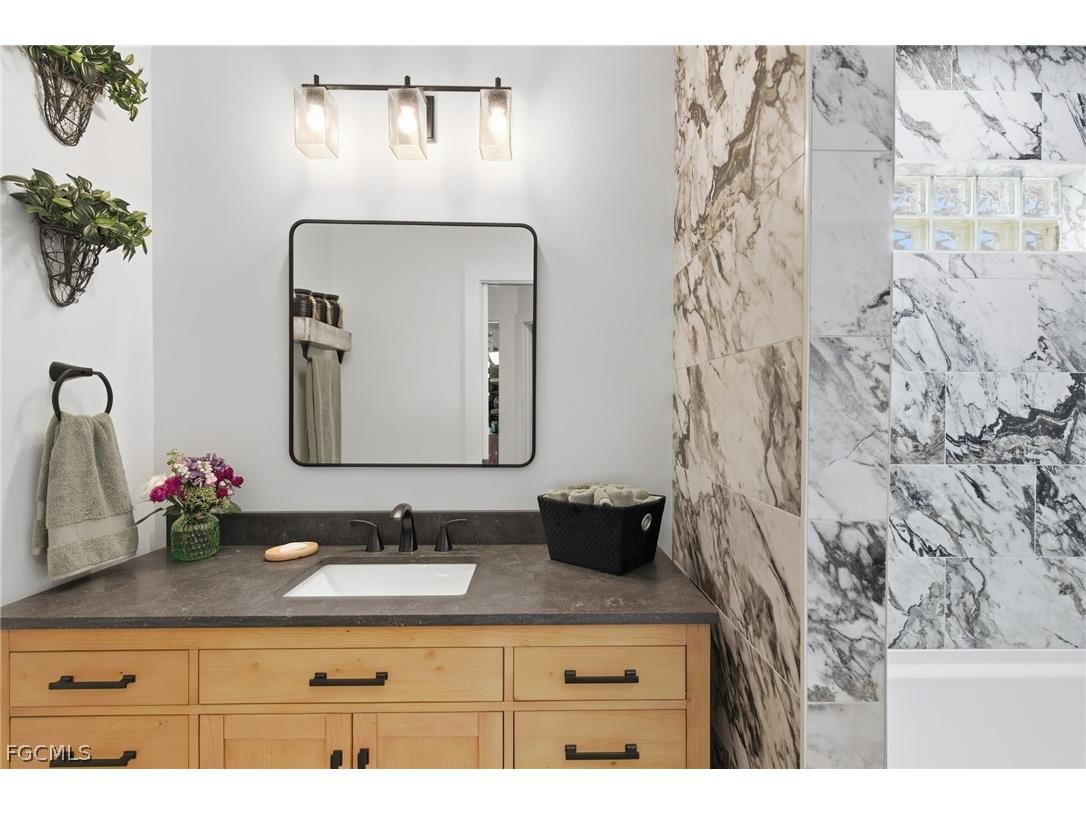 9455 Palm Island Circle North Fort Myers FL 33903 2026010560 image13