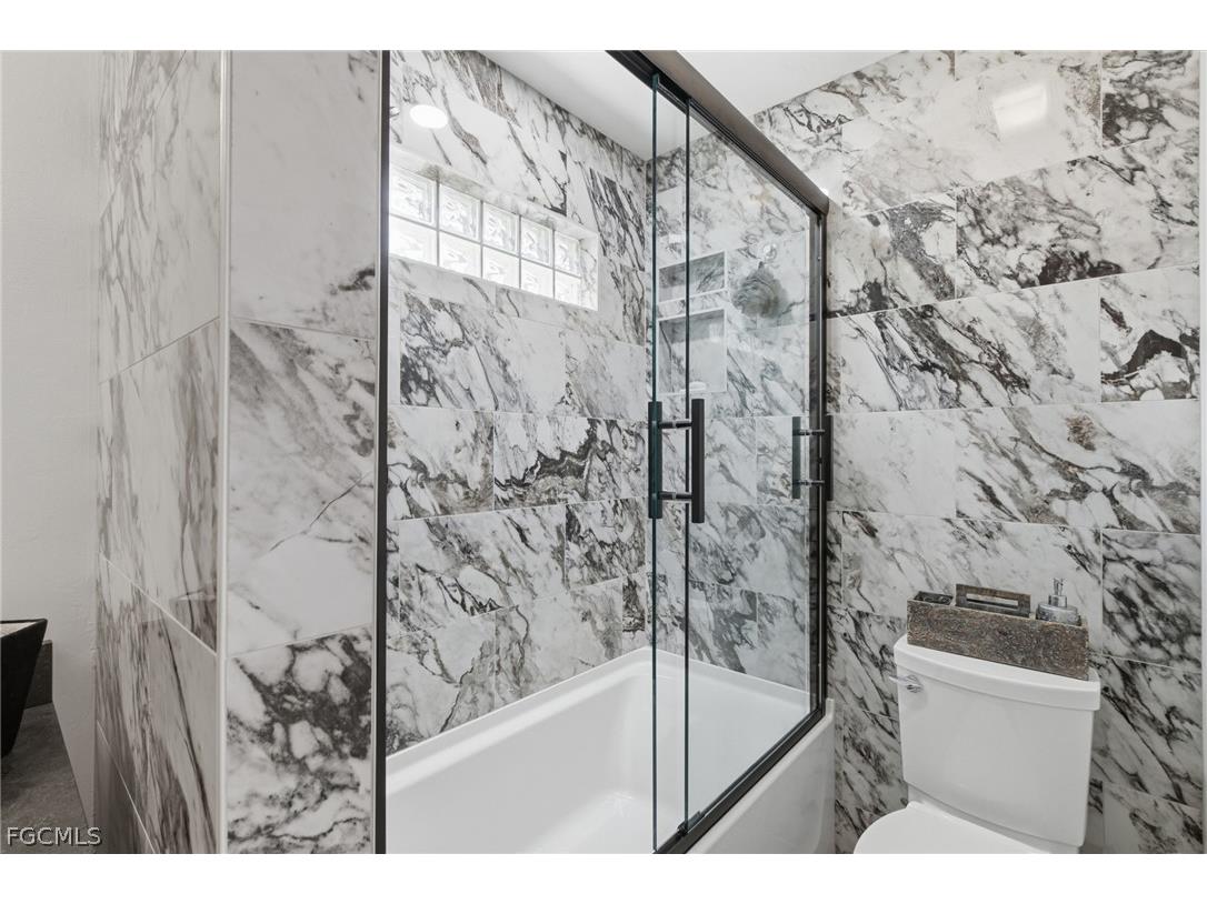 9455 Palm Island Circle North Fort Myers FL 33903 2026010560 image14