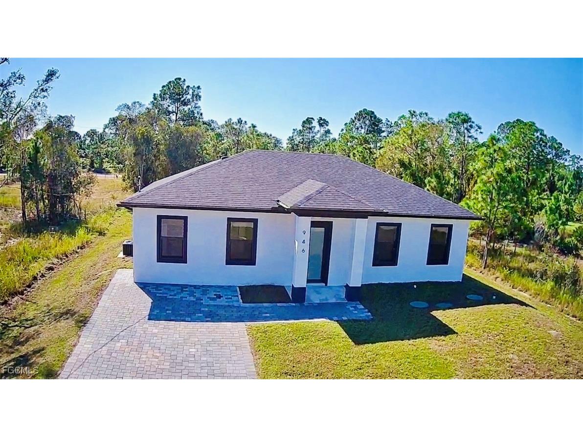 946 Panda Drive Lehigh Acres FL 33974 2025017341 image2
