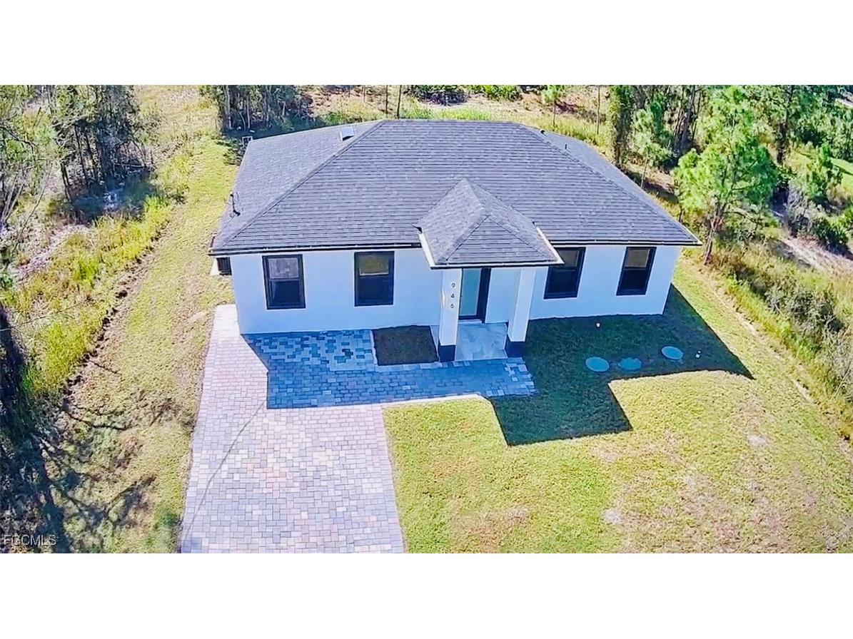 946 Panda Drive Lehigh Acres FL 33974 2025017341 image4