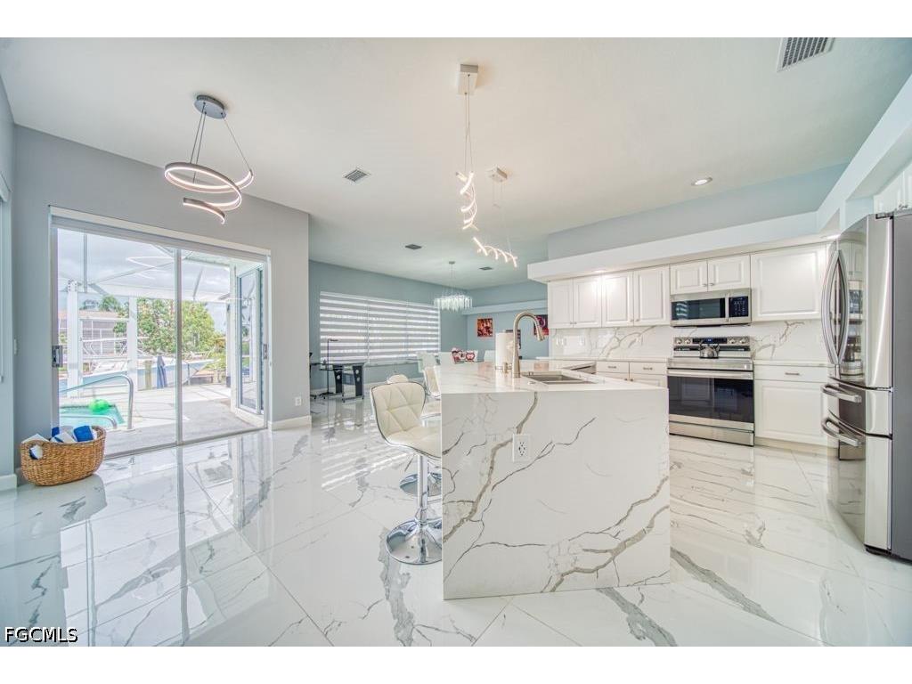 946 SE 23rd Place Cape Coral FL 33990 2026024740 image12