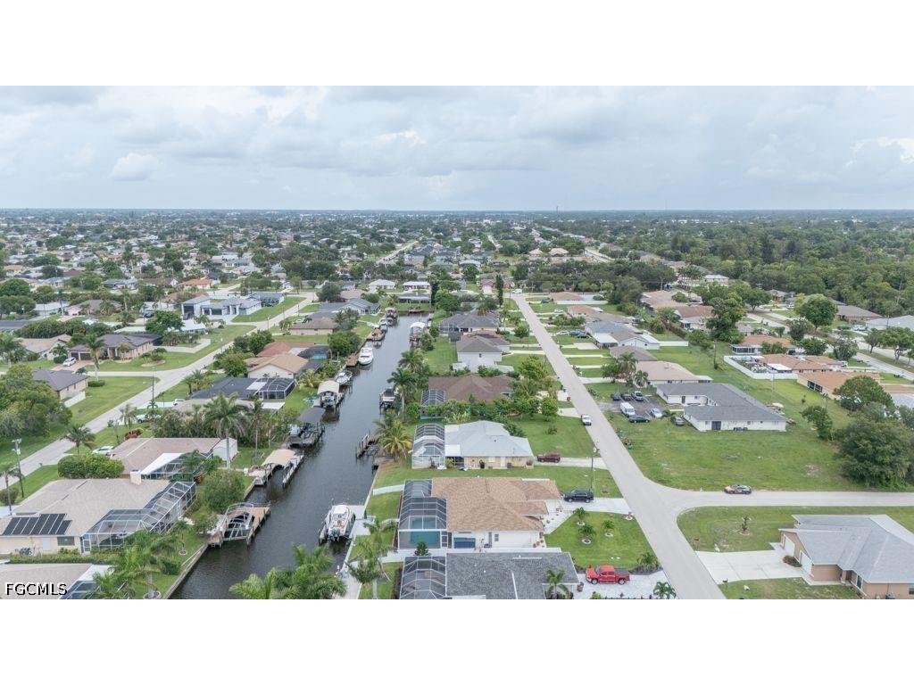 946 SE 23rd Place Cape Coral FL 33990 2026024740 image2