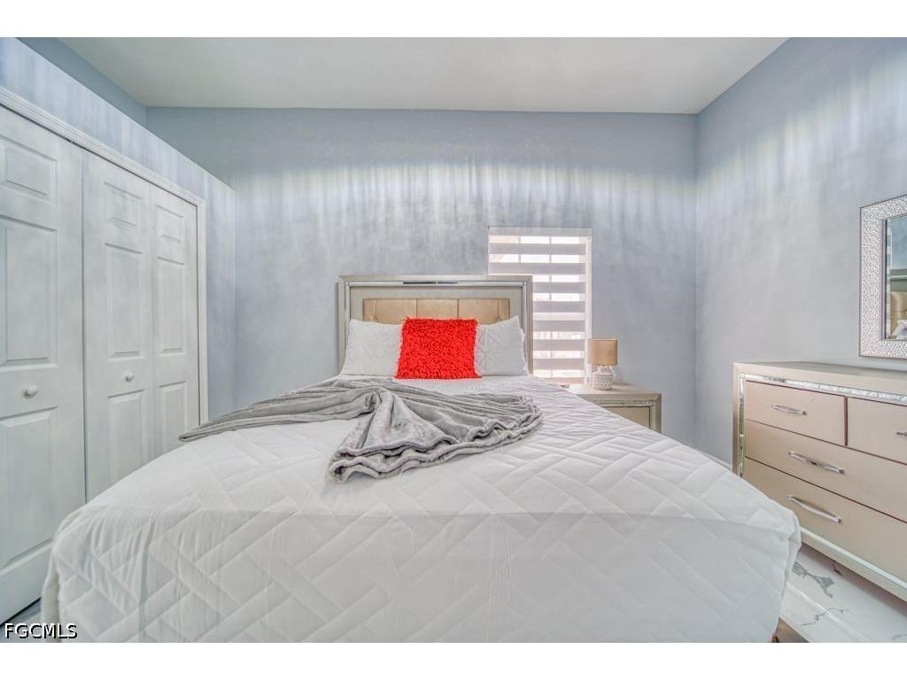 946 SE 23rd Place Cape Coral FL 33990 2026024740 image25