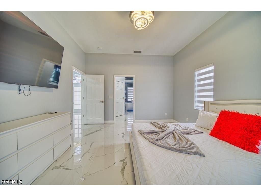 946 SE 23rd Place Cape Coral FL 33990 2026024740 image30