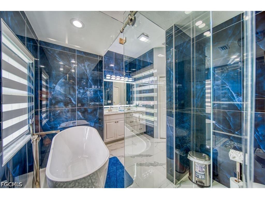 946 SE 23rd Place Cape Coral FL 33990 2026024740 image33