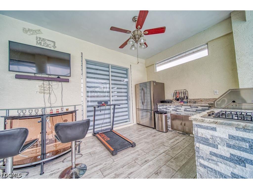 946 SE 23rd Place Cape Coral FL 33990 2026024740 image44