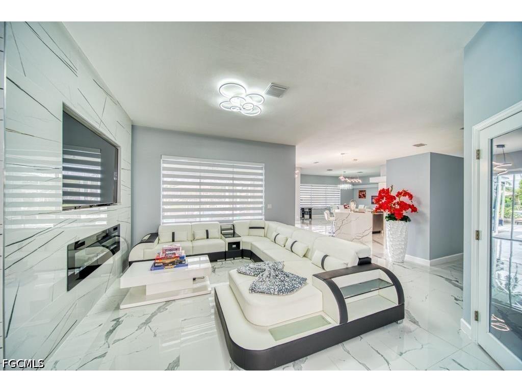 946 SE 23rd Place Cape Coral FL 33990 2026024740 image7