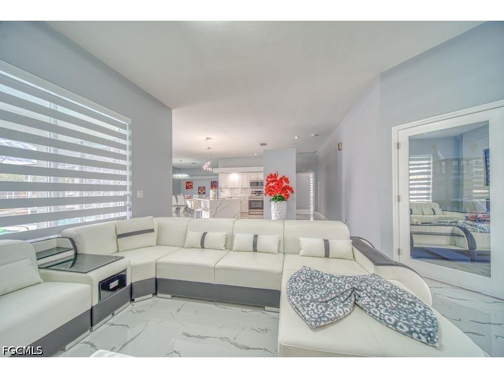 946 SE 23rd Place Cape Coral FL 33990 2026024740 image8