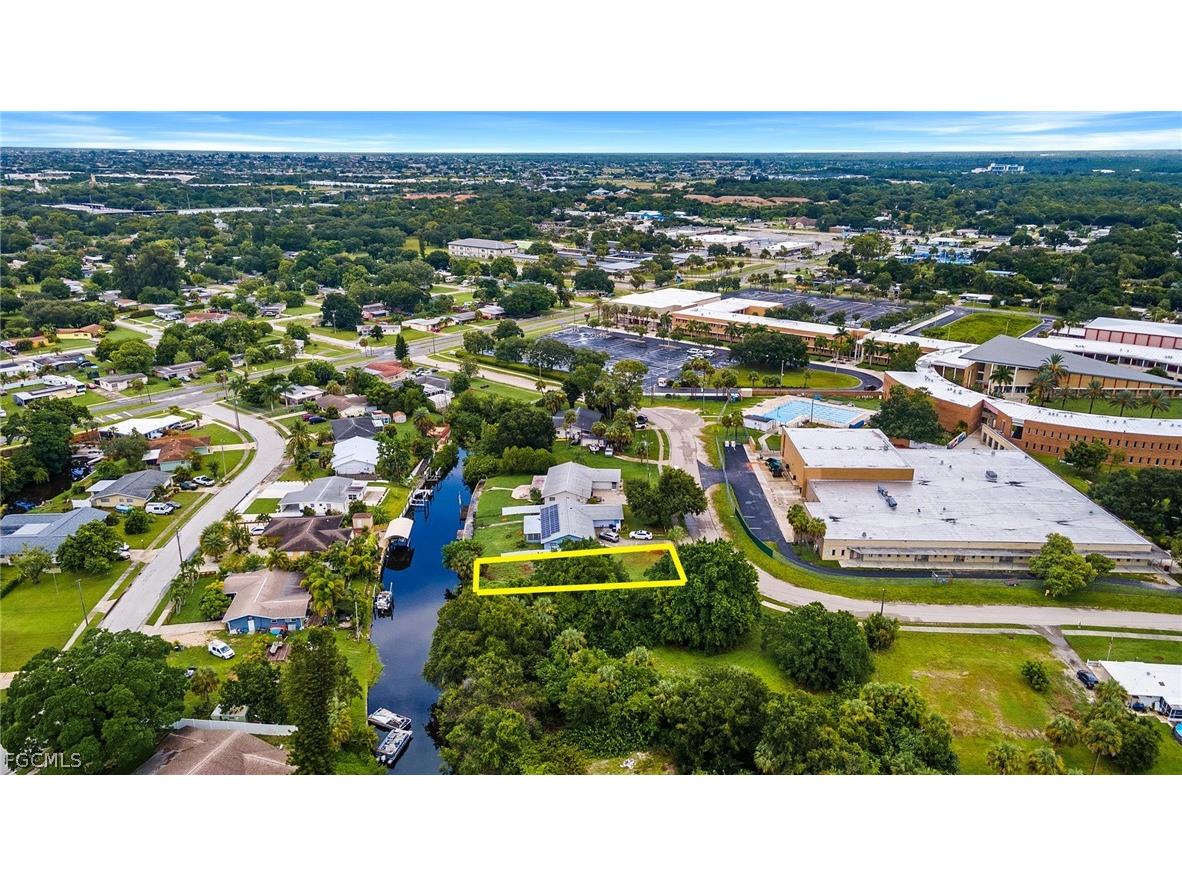 947 Iris Drive North Fort Myers FL 33903 2026010635 image13