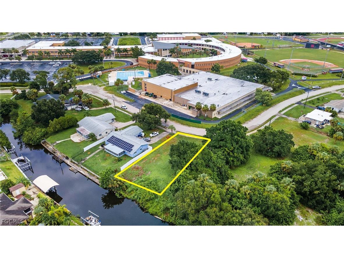 947 Iris Drive North Fort Myers FL 33903 2026010635 image18