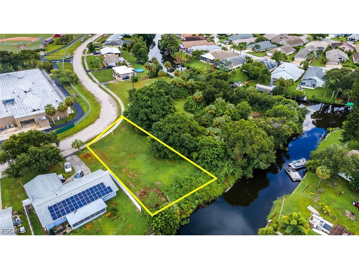 947 Iris Drive North Fort Myers FL 33903 2026010635 image2