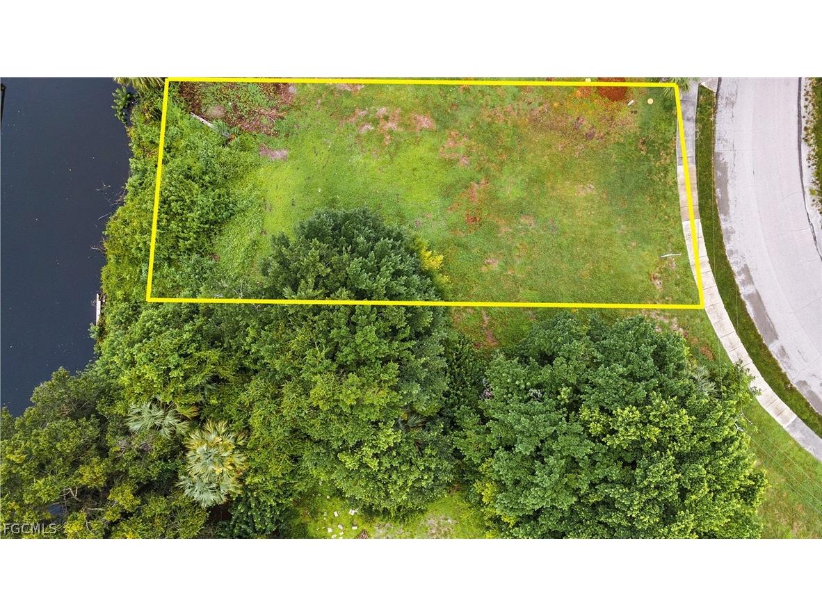 947 Iris Drive North Fort Myers FL 33903 2026010635 image3