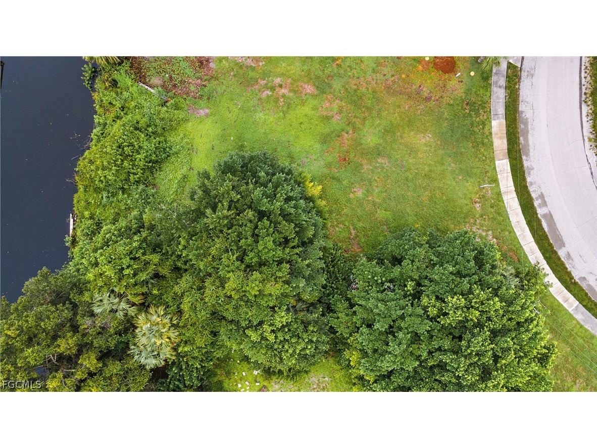 947 Iris Drive North Fort Myers FL 33903 2026010635 image8