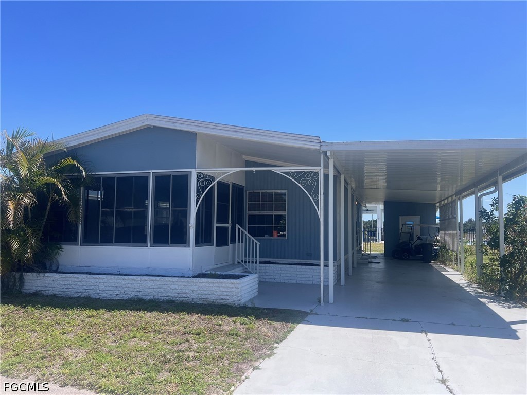 947 Strongbox Drive North Fort Myers FL 33917 2026017909 image1