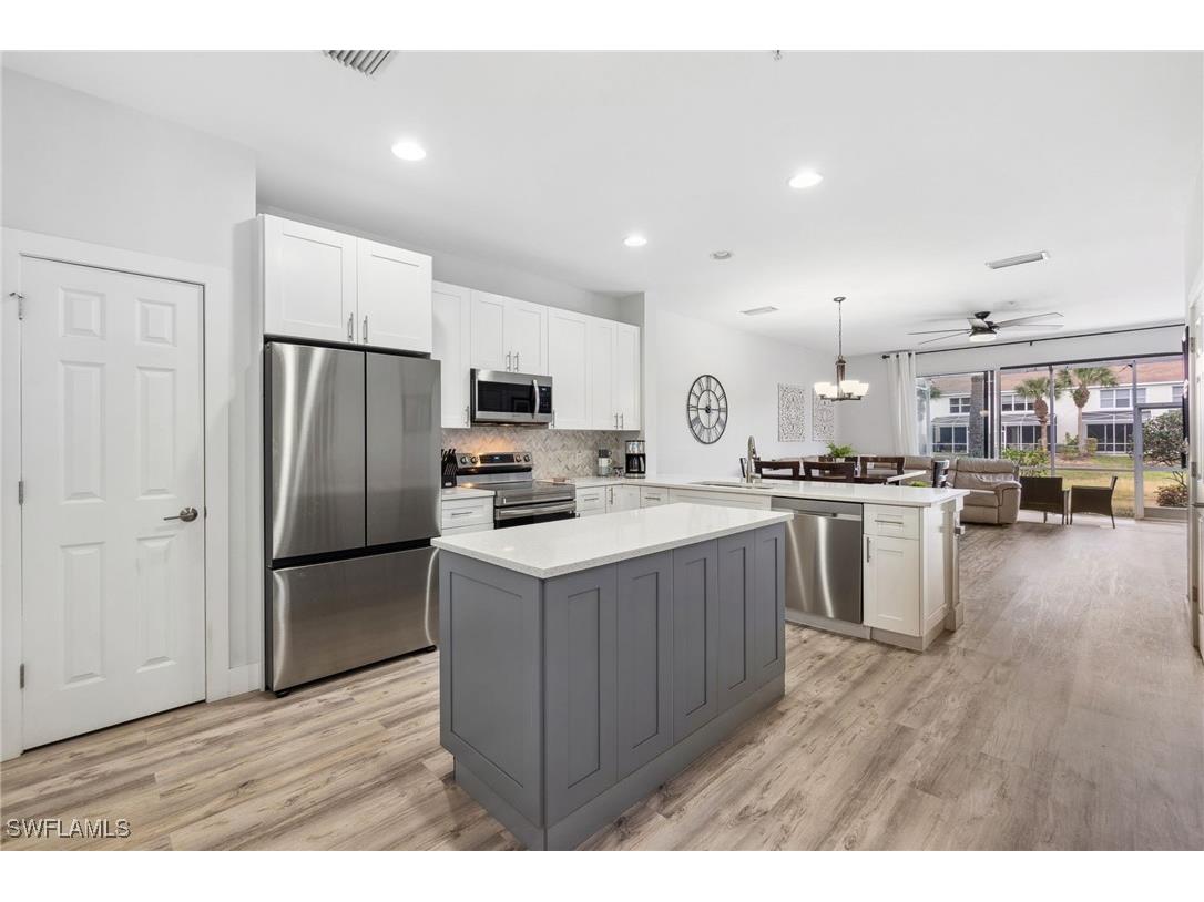 949 Hampton Circle #111 Naples FL 34105 225018893 image1