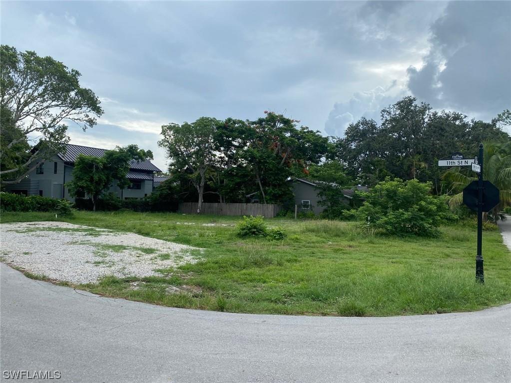 950 11th Street N Naples FL 34102 223046027 image1