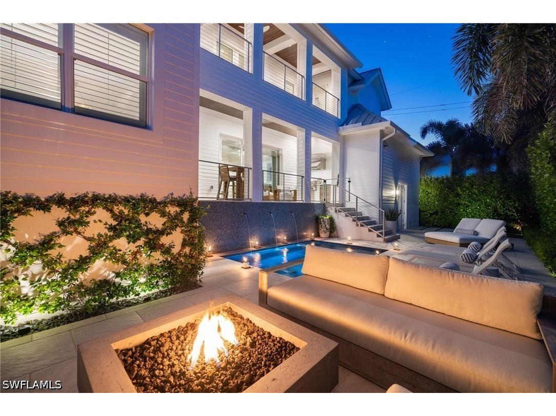 950 8th Street S Naples FL 34102 226020603 image2