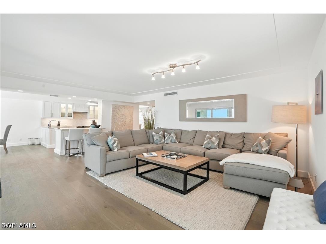 9517 Gulf Shore Drive #401 Naples FL 34108 226015587 image2