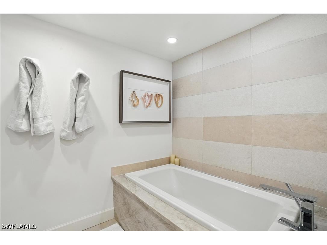 9517 Gulf Shore Drive #401 Naples FL 34108 226015587 image40