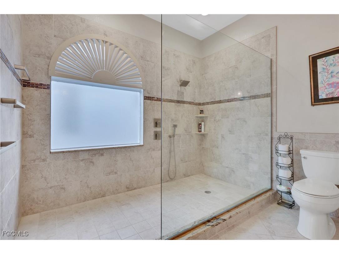 9519 Mariners Cove Lane S Fort Myers FL 33919 2025019190 image25