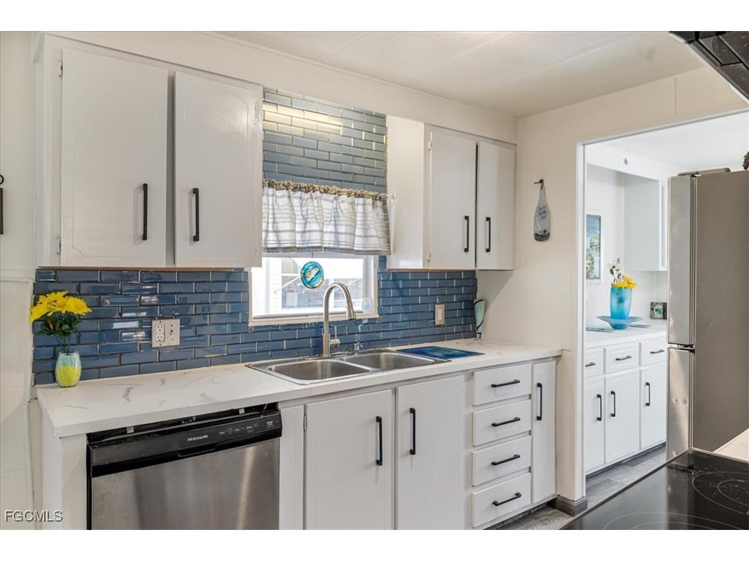 952 Days Lane North Fort Myers FL 33917 2025022430 image3