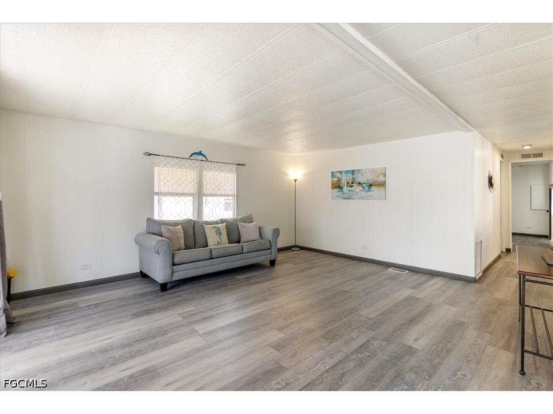 952 Days Lane North Fort Myers FL 33917 2026024970 image7