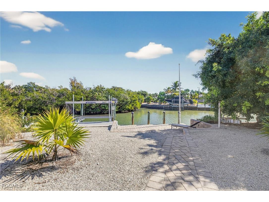 952 Kings Crown Drive Sanibel FL 33957 2026004217 image35