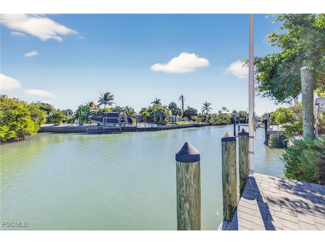 952 Kings Crown Drive Sanibel FL 33957 2026004217 image4