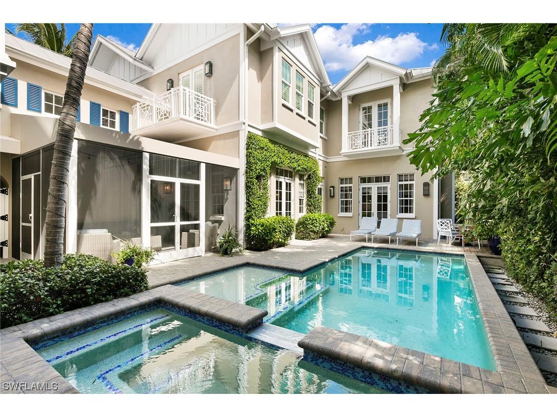 956 6th Street S #11-13 Naples FL 34102 223080435 image1