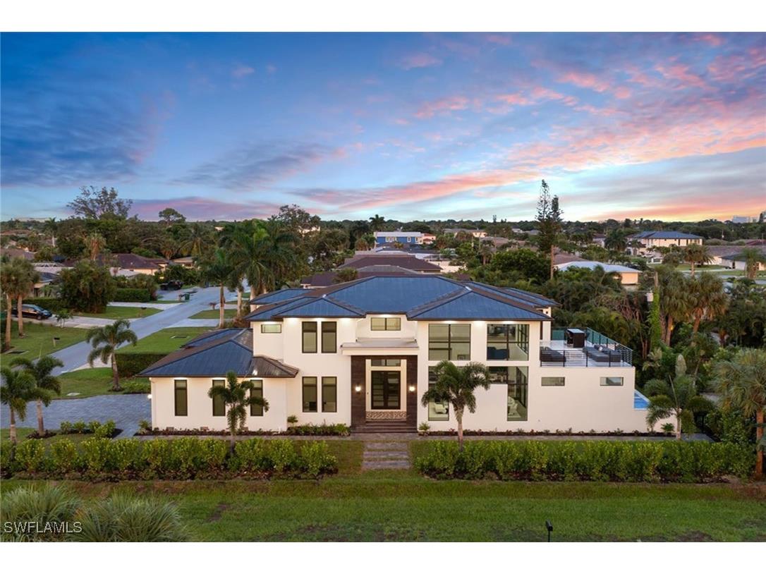 9560 Vanderbilt Drive Naples FL 34108 224081323 image1